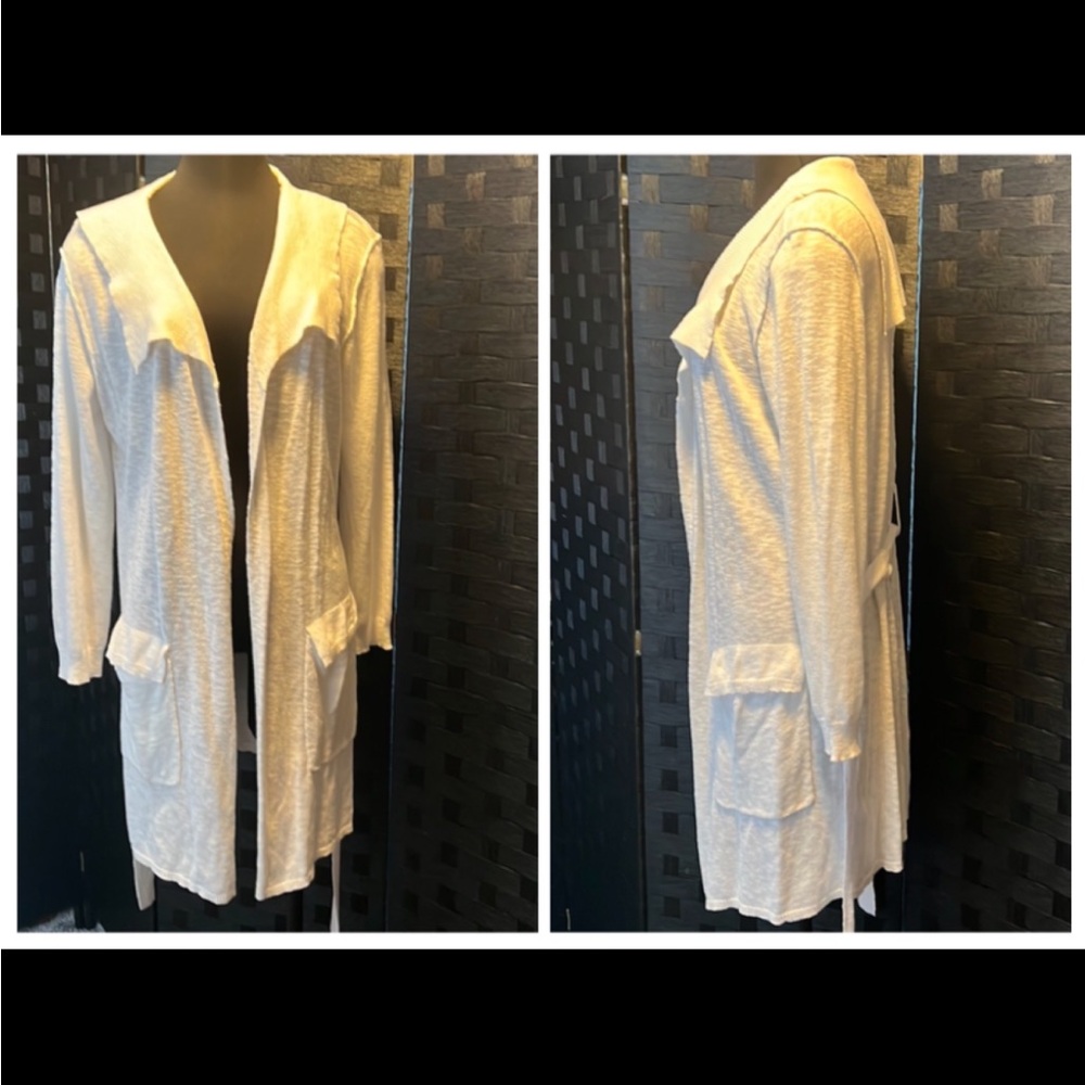 STITCHDROP pristine small cardigan in white size OS. NWT.